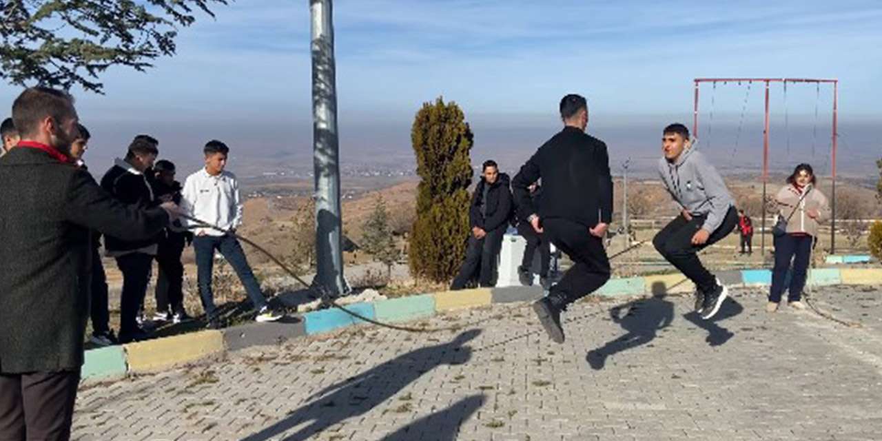 At bindiler, ok Attılar, halat çektiler! Dinek Dağı’nda gençlik rüzgarı