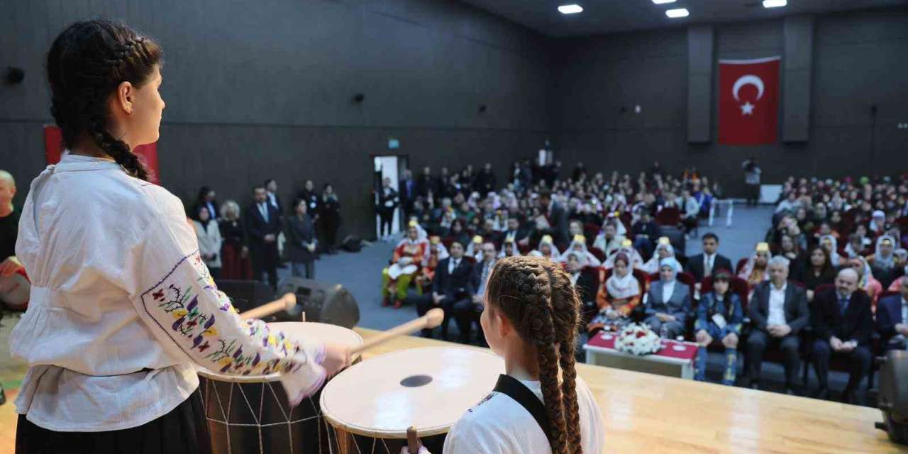 Aile ve Sosyal Hizmetler Bakanı Göktaş, ‘Bizim Çocuklar’ 13’üncü Türkiye Halk Oyunları Yarışması açılışına katıldı