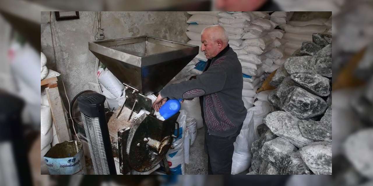 Dede mesleğini icra ediyor, teknolojiye direniyor