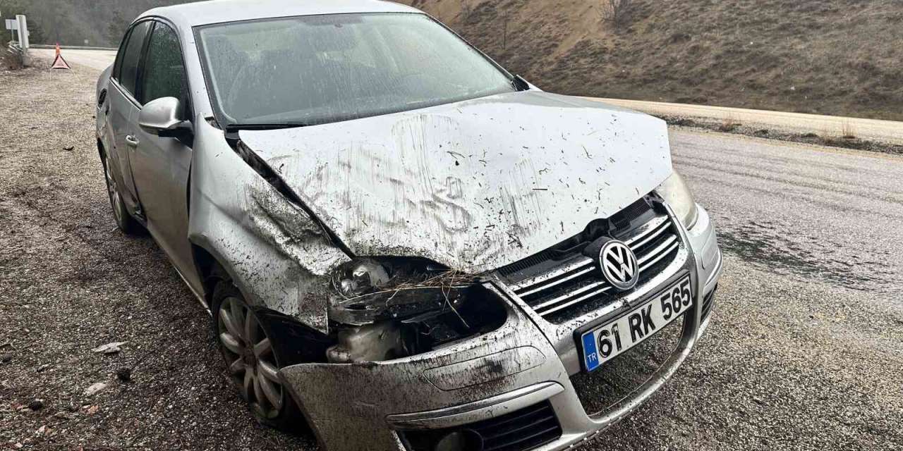 Kayak merkezine gitmek için yola çıkan aile kaza yaptı: 3 yaralı