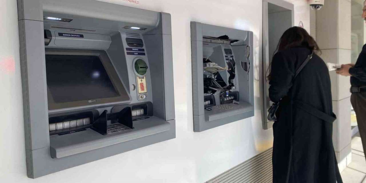 Para çekemediği ATM’yi balyozla parçaladı