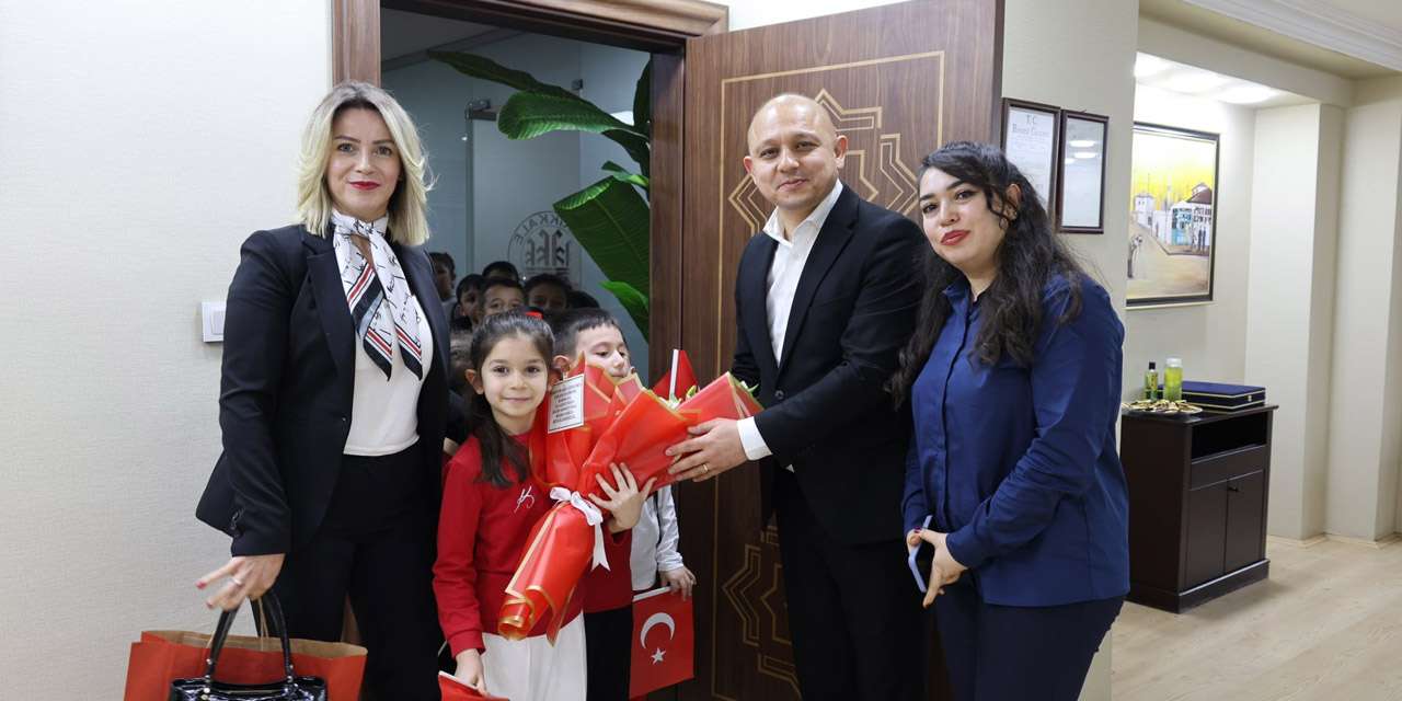 Geleceğin karar vericileri meclis sıralarında: Başkan Önal’dan miniklere sıcak karşılama