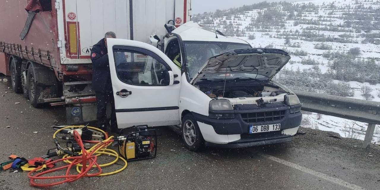 Katliam gibi kaza: biri çocuk 2 kişi yaşamını yitirdi
