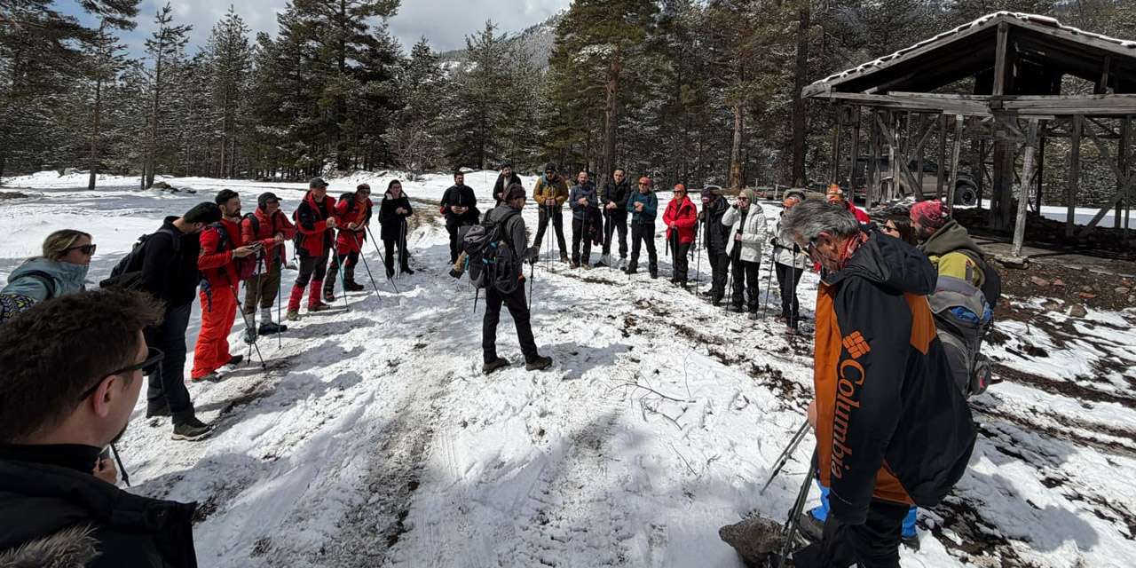 Köroğlu zirvesinde anlamlı mesaj: Kırıkkale Bozkır Dağcılık Filistin için tırmandı
