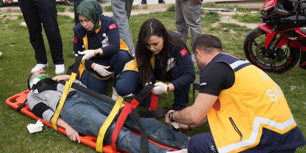 Kırıkkale’de feci trafik kazası: Hafif ticari araç motosiklete çarptı, takla attı