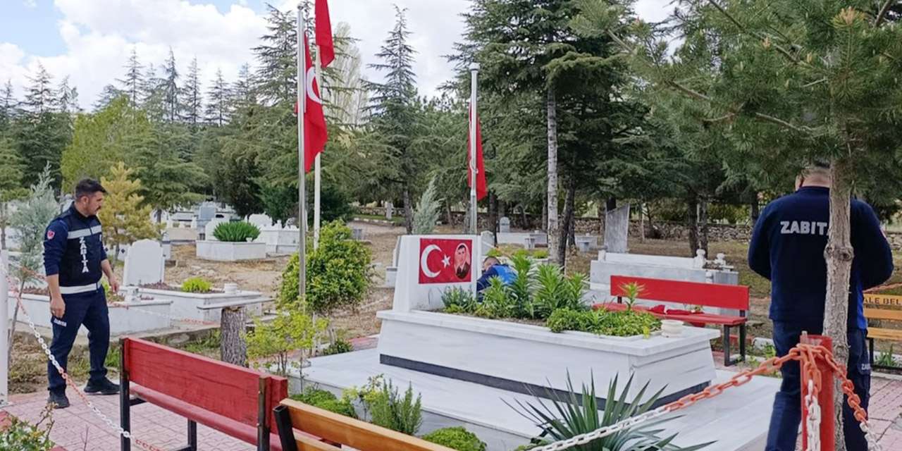Hacılar Beldesi’nde bayrak seferberliği: 'Emanetiniz onurumuzdur'