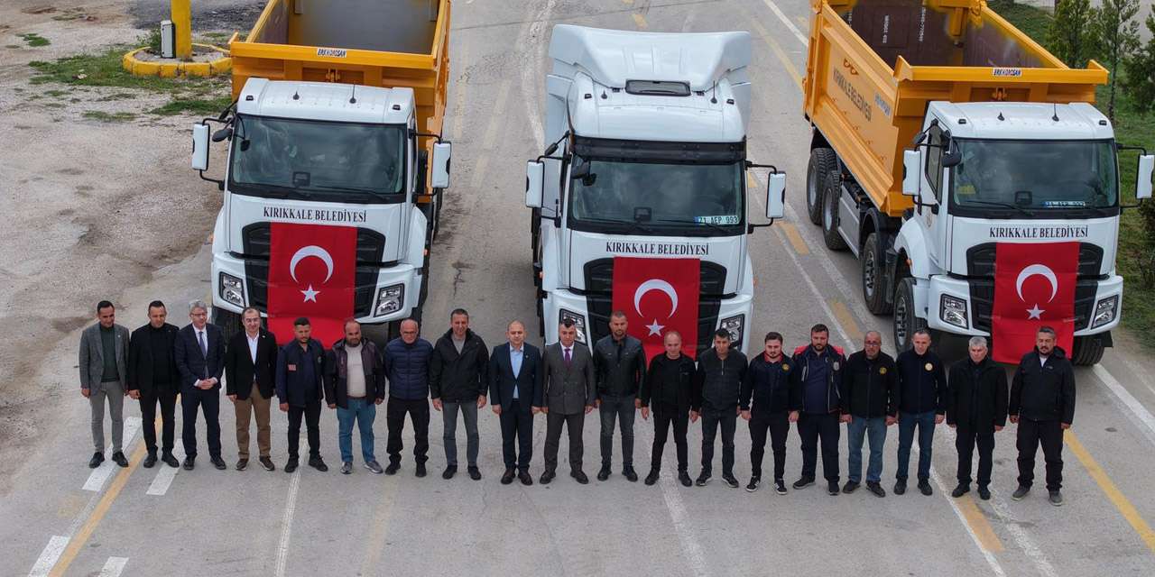 Kırıkkale Belediyesi'nde 18 milyonluk dev teslimat: Ahmet Önal araçları inceledi!
