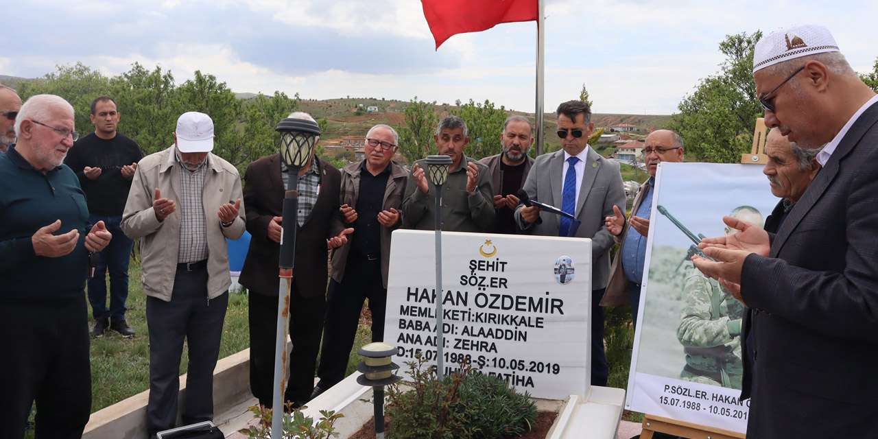 Kırıkkale şehidini unutmadı: Hakan Özdemir kabri başında anıldı