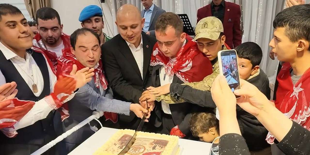 Gözyaşları sel oldu: Kırıkkale'de özel gençlerin askerlik heyecanı
