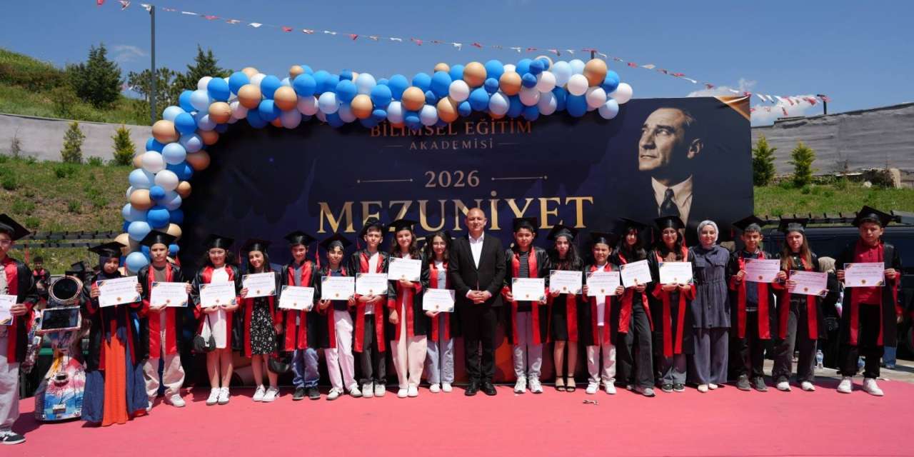 Ahmet Önal belgeleri kendi elleriyle verdi: Kırıkkaleli çocukların mezuniyet sevinci sokağa taştı