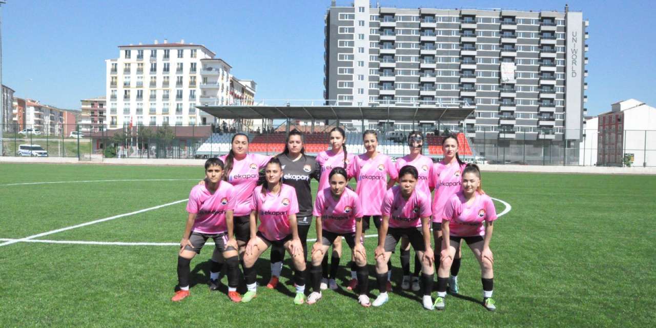 Kayserili kadın futbolcular Kırıkkale’de şov yaptı: Tabeladaki rakamlar dikkat çekti