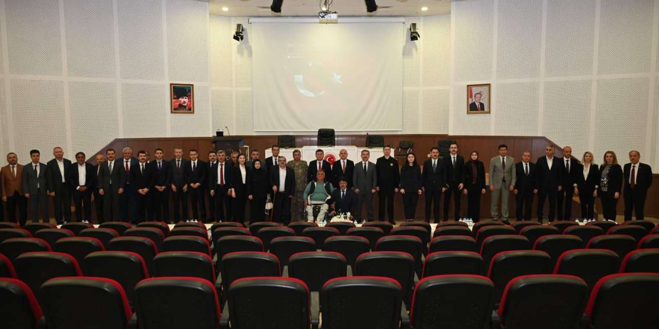 Kırıkkale protokolü engelsiz bir şehir için bir araya geldi: Bayraklar takdim edildi