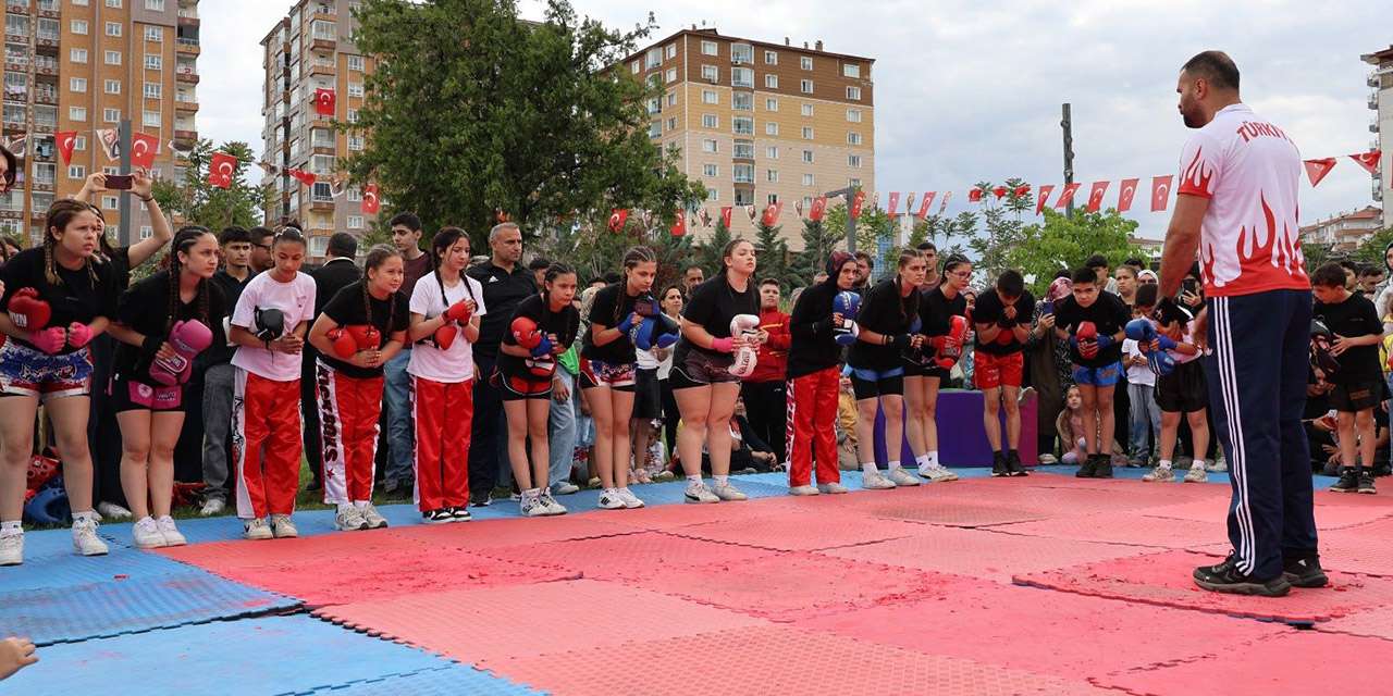 Kırıkkale'de 107. yıl coşkusu: Amatör sporcular Büyük Şehir Parkı'nı salladı