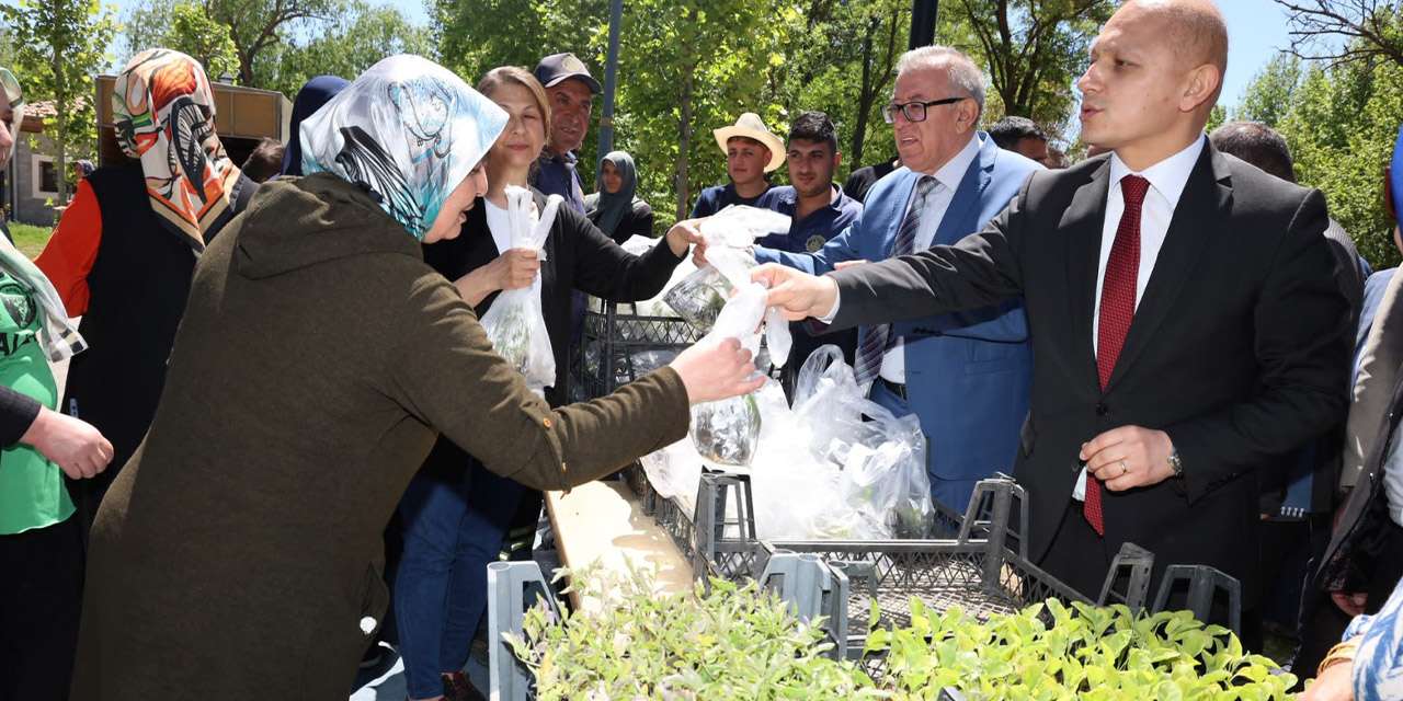 Bereketli sezonun startı verildi! Kırıkkale'de binlerce fide ücretsiz dağıtılıyor!