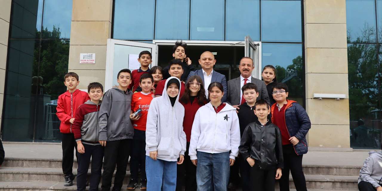 Önce kermes sonra şenlik! Başkan Önal gençlerin enerjisine ortak oldu