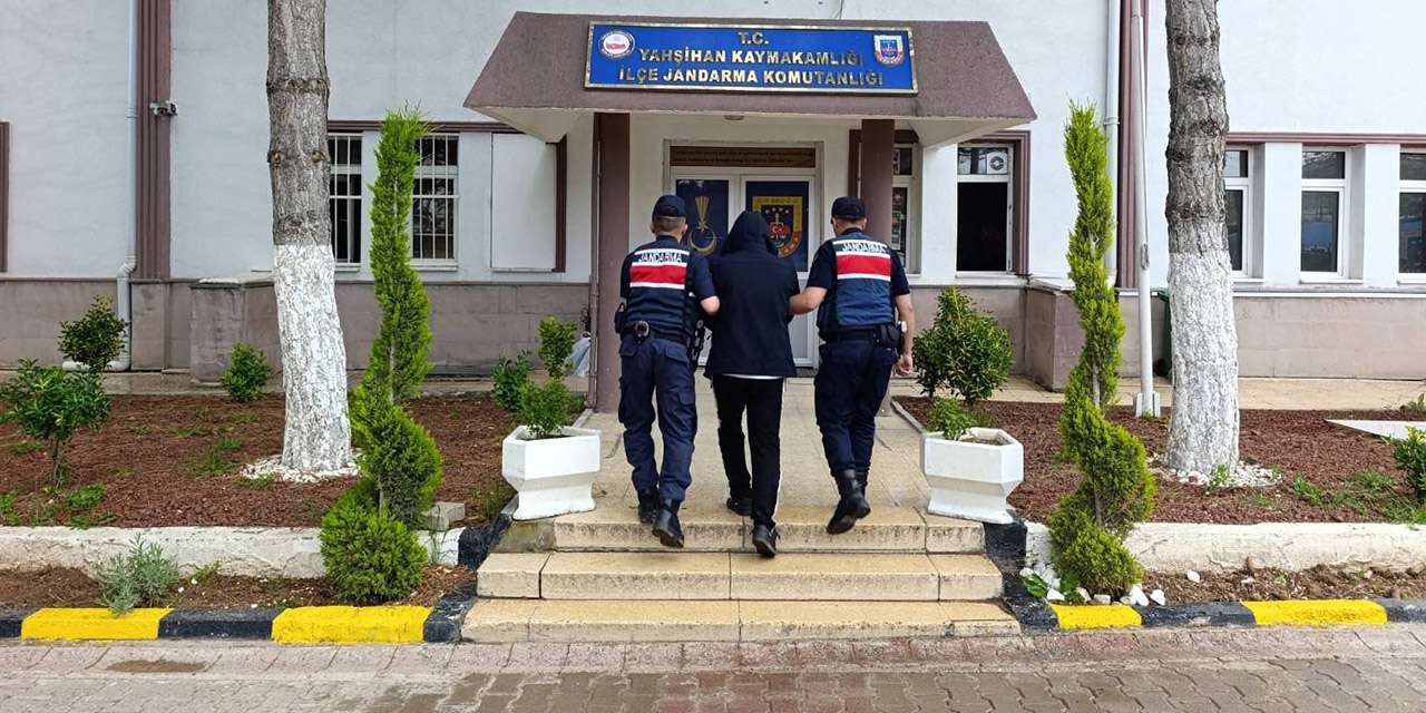 Kırıkkale'de jandarmadan kaçamadı: 6 yıl kesinleşmiş cezası bulunan uyuşturucu firarisi yakalandı!