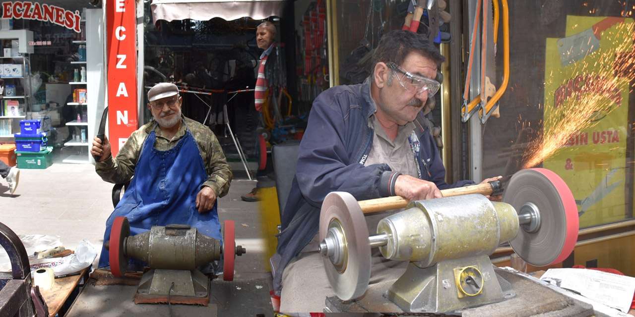 Bayramlık setler görücüye çıktı: Kırıkkale'de bıçak ve poşet satışları patladı!