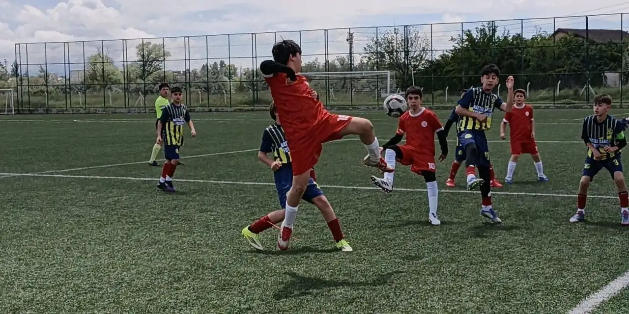 Minik kramponların gol düellosu: U12 Şenliği’nde heyecan dorukta!