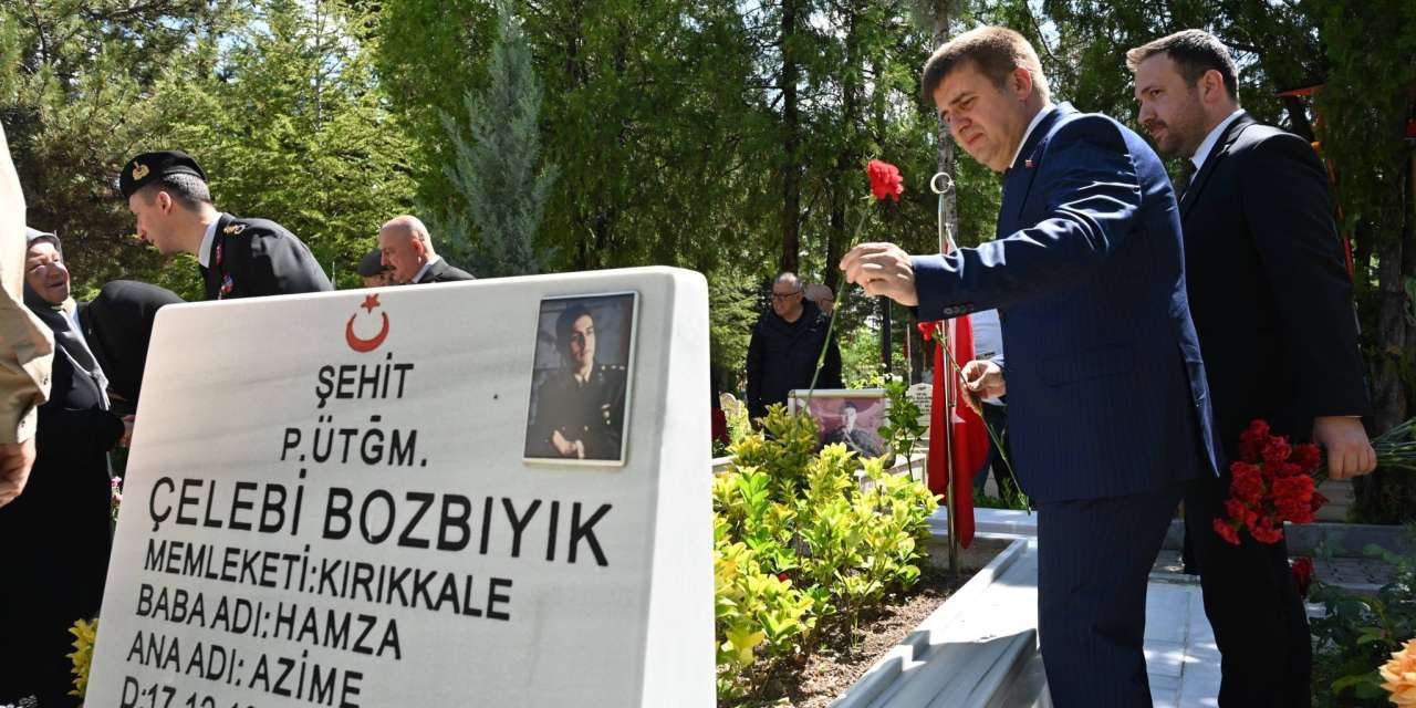 Kırıkkale protokolü Kurban Bayramı’nda şehitleri unutmadı: Şehitlikte duygu dolu ziyaret