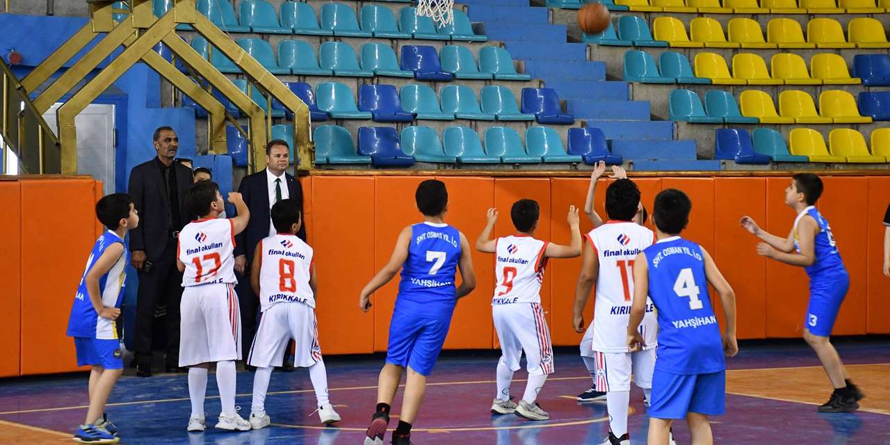 Kırıkkale'de geleceğin yıldızları sahada: Minikler Basketbol Turnuvası başladı