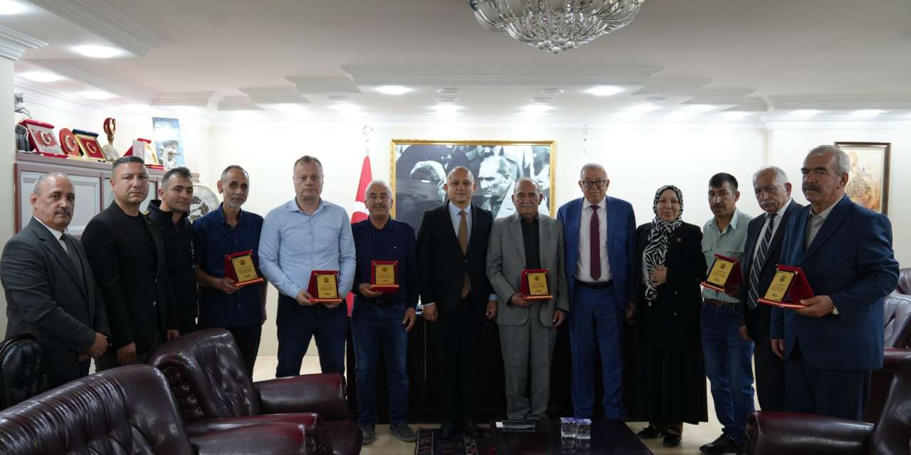 Kırıkkale Belediye Başkanı Önal mesai arkadaşlarını bu kez alkışlarla uğurladı!