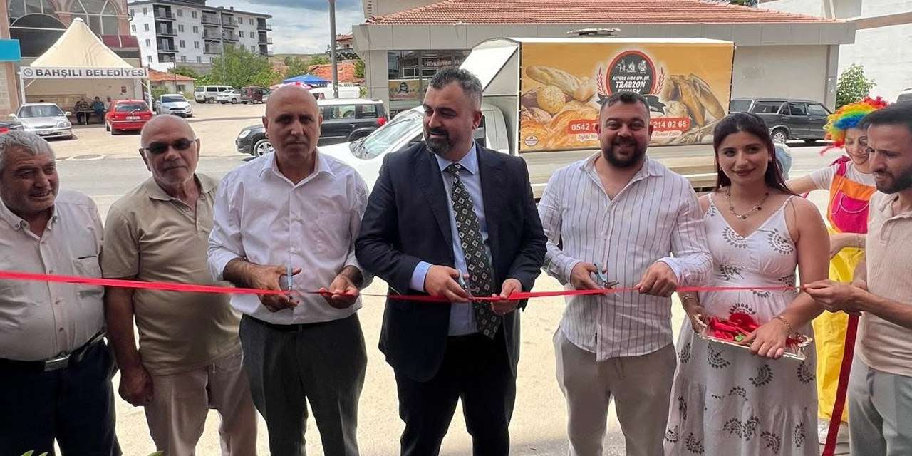 Hacılar Belediye Başkanı komşu ilçedeydi: Esnafın heyecanına ortak oldu