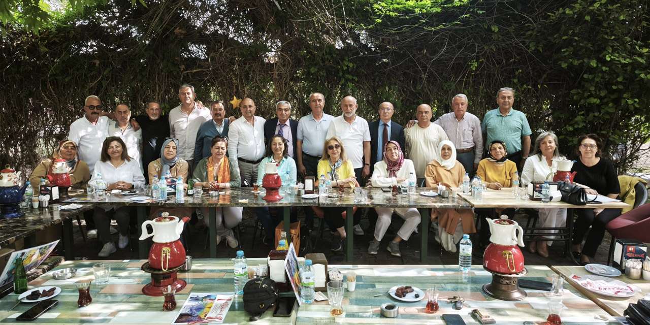 Tam 46 yıl sonra aynı masadalar: Kırıkkale Lisesi ilk mezunlarını ağırladı