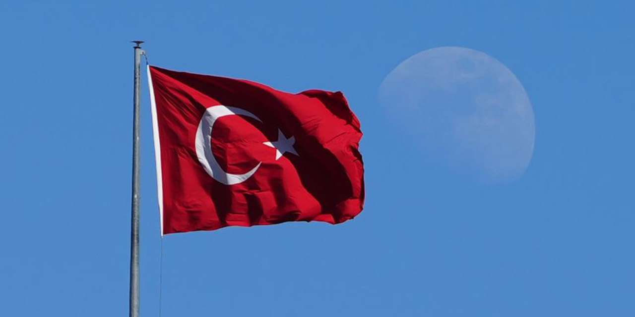 Tüm şehir bu manzarayı konuşuyor: Kırıkkale'de ay yıldız tek karede