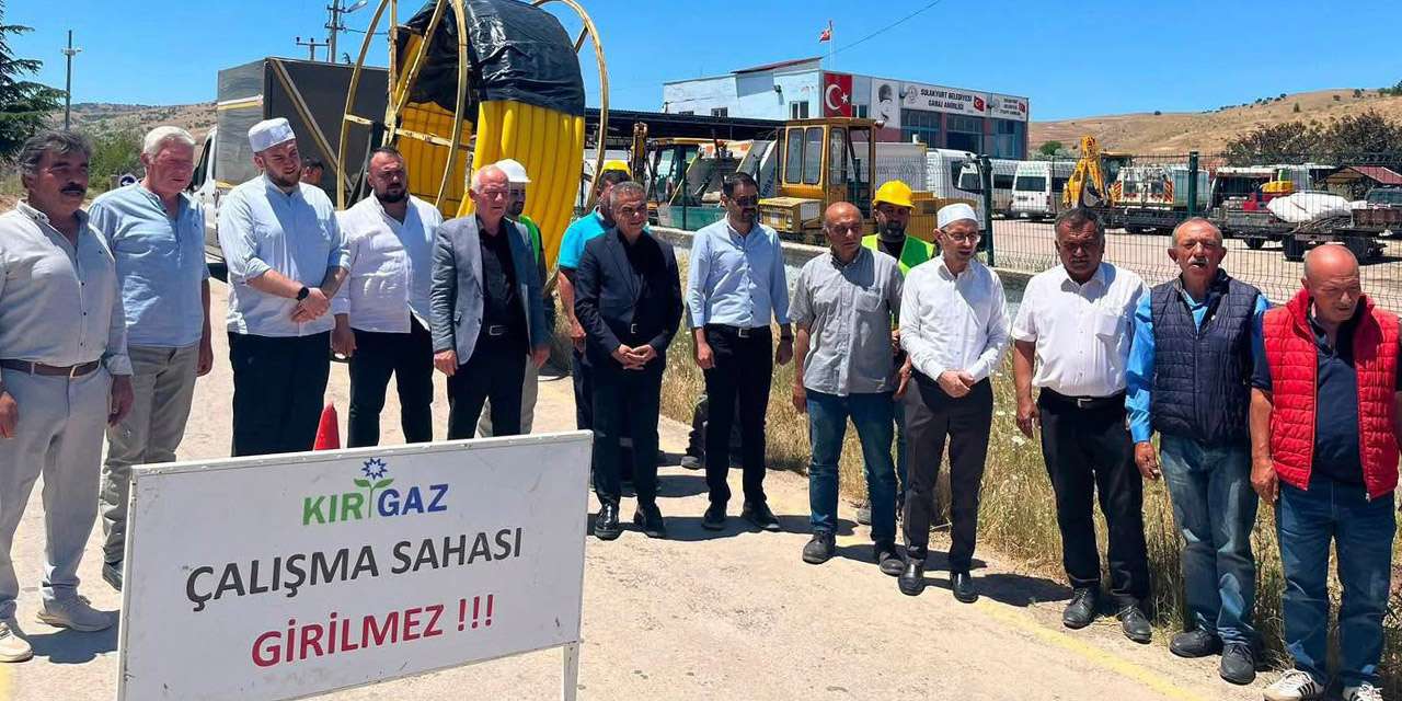 Sulakyurt’un yıllardır beklediği tarihi rüya gerçek oldu: İlk kazma vuruldu, doğalgaz çalışması başladı!