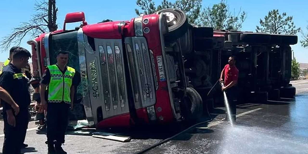 Kırıkkale’de orman emvali yüklü tır devrildi: 33 yaşındaki sürücü yaralandı!