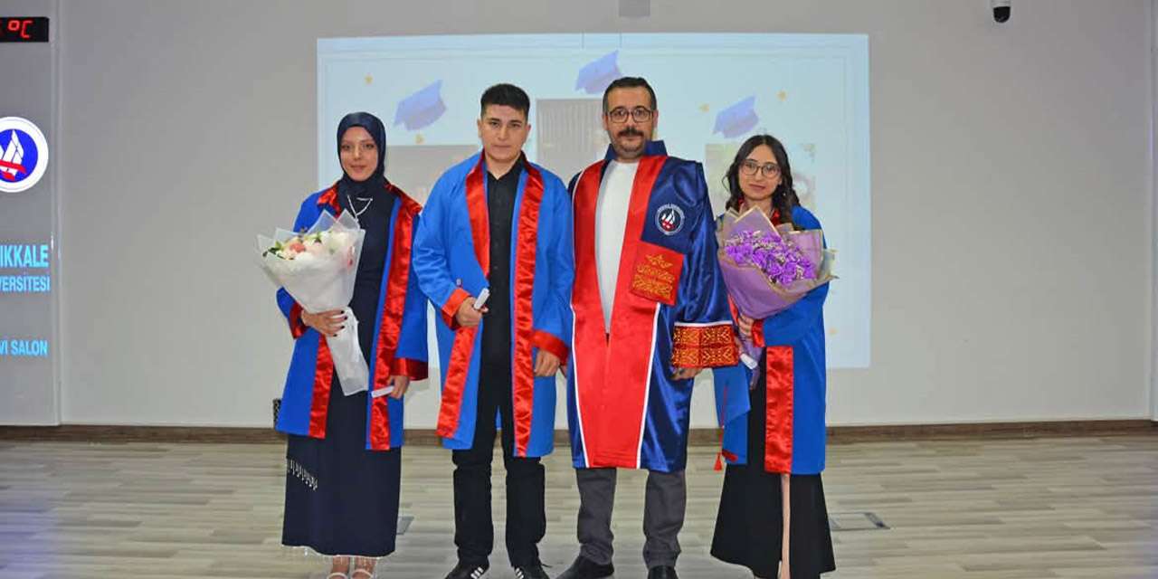 Kırıkkale Üniversitesi Hukuk’ta tarihi gün: İki kardeş üst üste birinci oldu, cübbelere "adalet" kazındı!