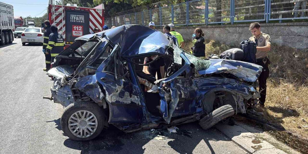 Eskişehir’de 3 aracın karıştığı feci kazada 1 ölü, 1 ağır yaralı