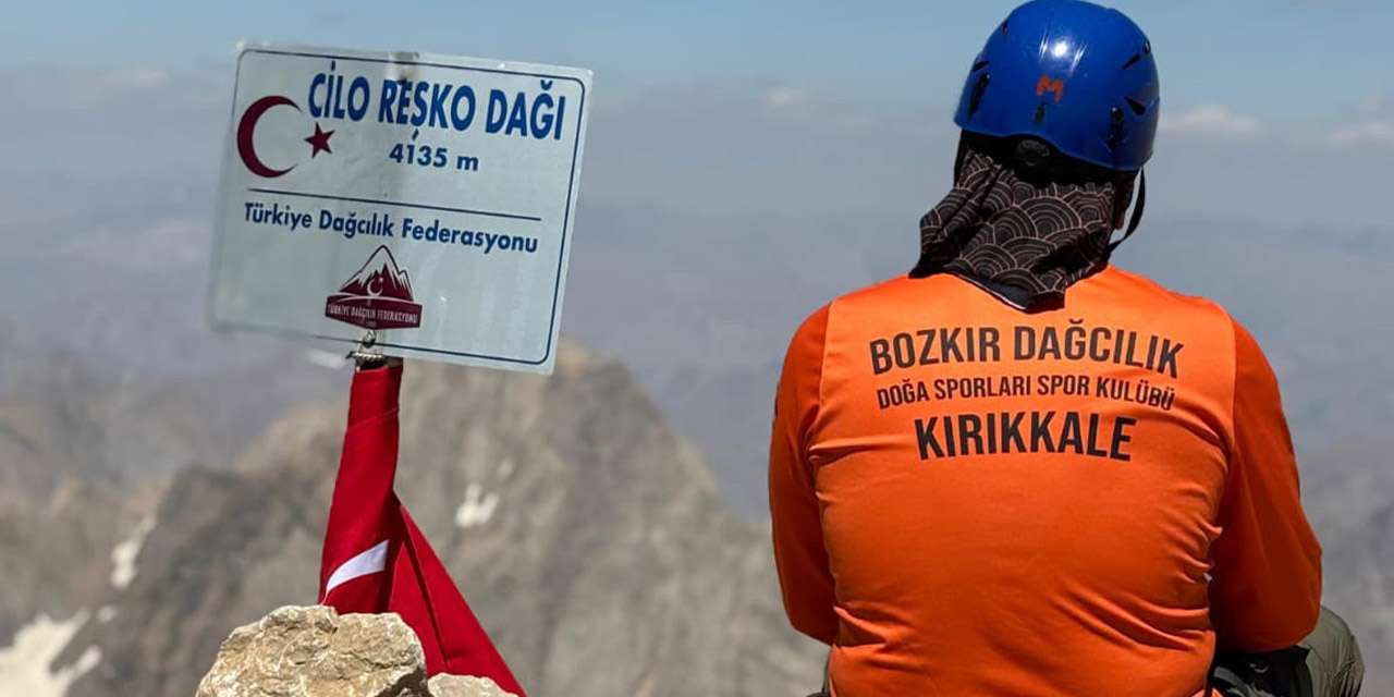Cilo dağının zirvesinde Kırıkkale adı: BOZDAK'tan 12 saatlik nefes kesen tırmanış