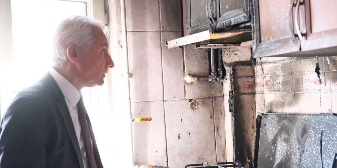 Yangında evi küle dönen Zehra Teyze'ye MHP'den destek eli: Mekki Varol yalnız bırakmadı