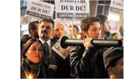 Ankara'da darbe karşıtları yürüdü!