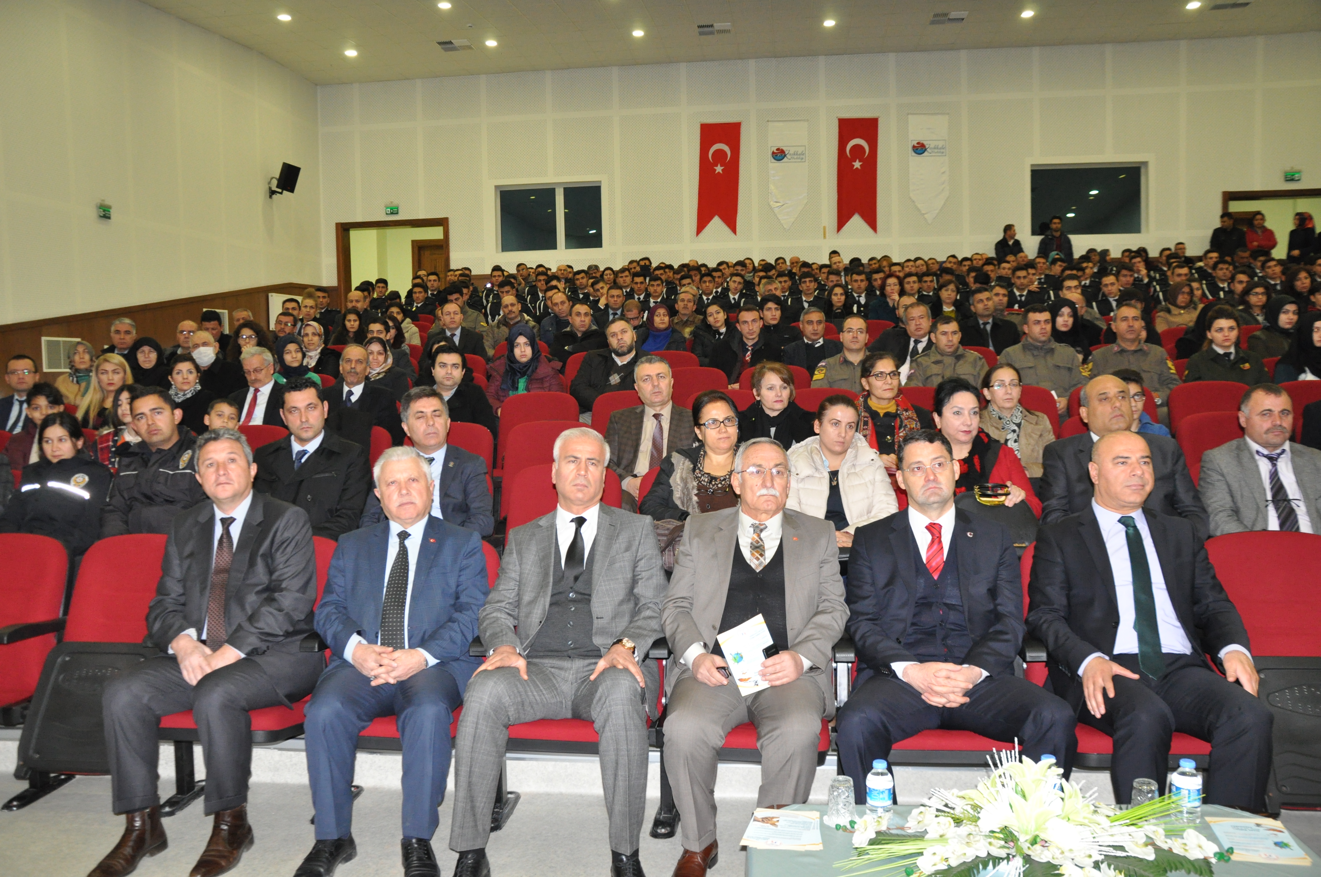 İnsanlar eşit hakka sahiptir