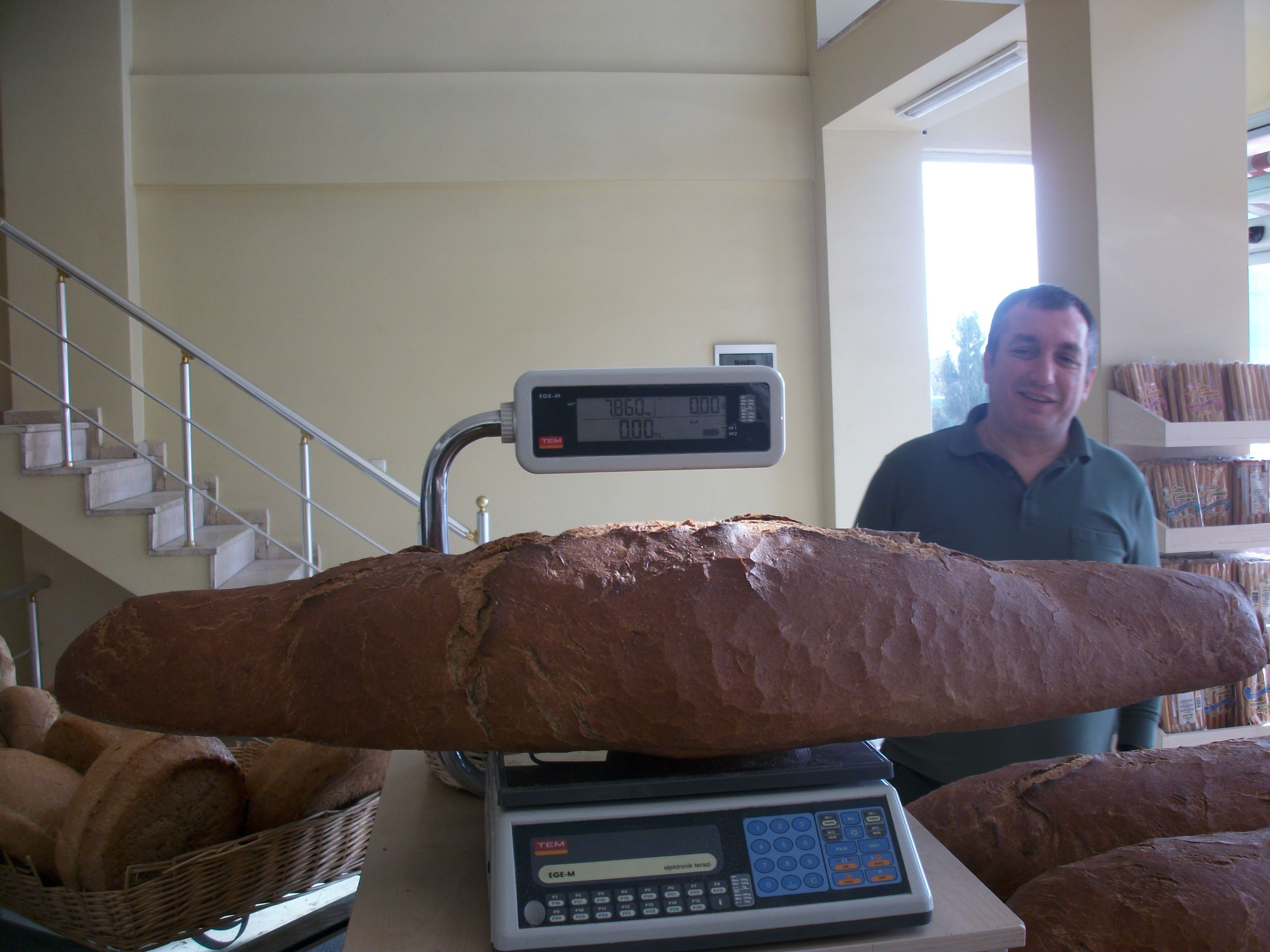 Balina ekmek üretti kilo ile satıyor