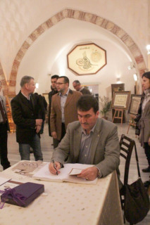 Tarihi mekanda açılan hat sergisi yoğun ilgi görüyor