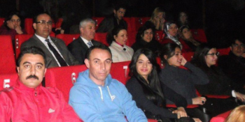 Vali Erden, gençlerle Fetih 1453 izledi