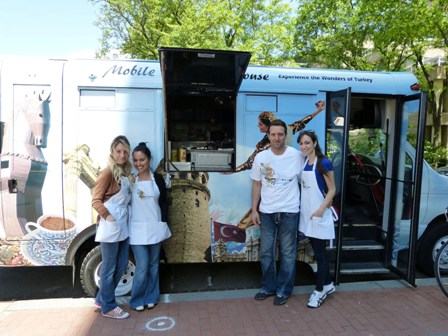 Amerika'da şehir şehir gezip Türk kahvesini tanıtacak