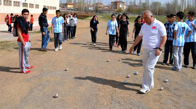 Okul sporlarında bir ilk