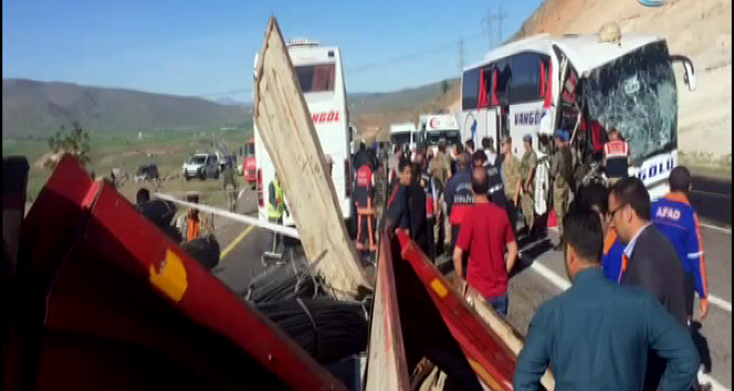 Elazığ'da otobüs kazası: 2 ölü, 30 yaralı