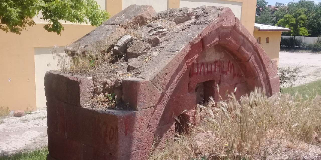 belediye-bakani-ekmek-conger-restorasyon-talimati
