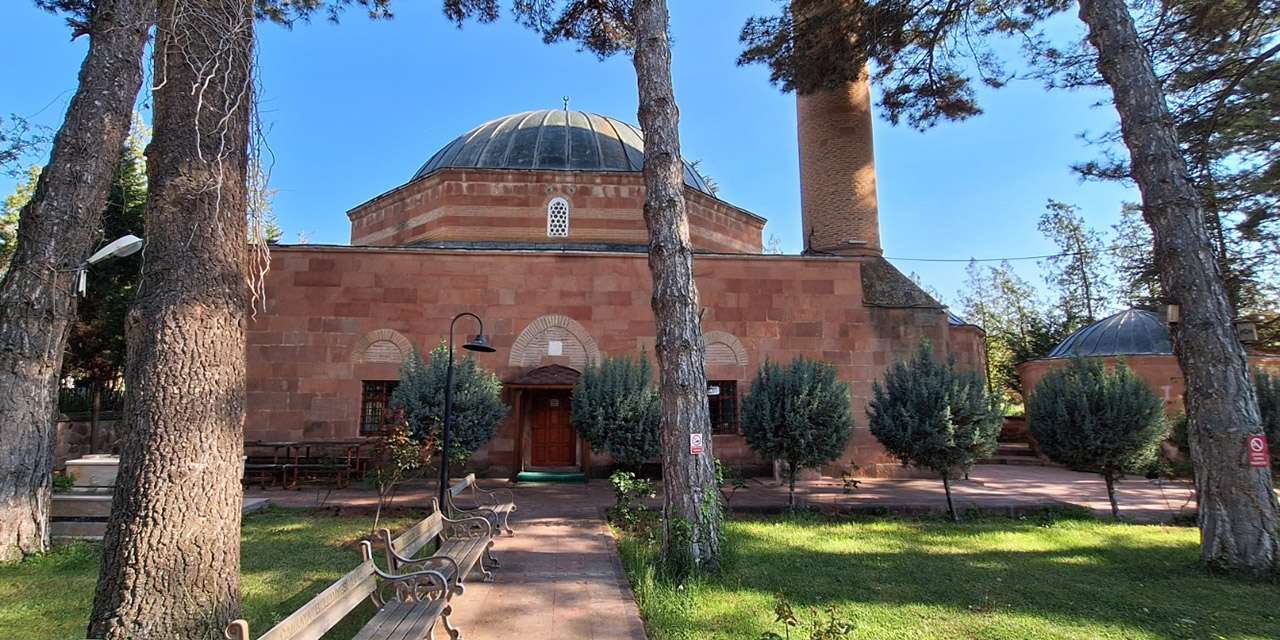 hasandede-turbesi-tarihi-dokusu-ve-camisi-kirikkale-jpeg2