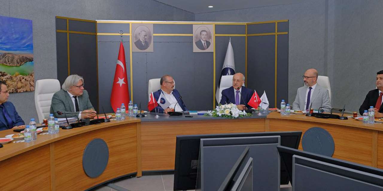 rauf-denktas-universitesi-rektoru-kirikkale-universitesi-senatosunda