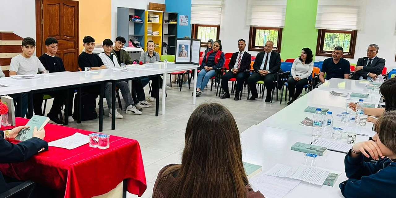 liseli-ogrenciler-mehmet-akif-ersoy-safahat-kitabi