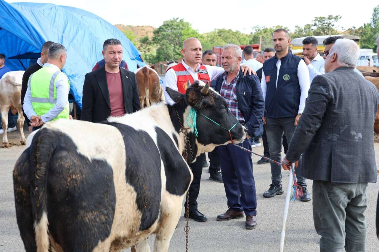 belediye-baskani-ahmet-onal-kurban-pazari-ziyareti-1