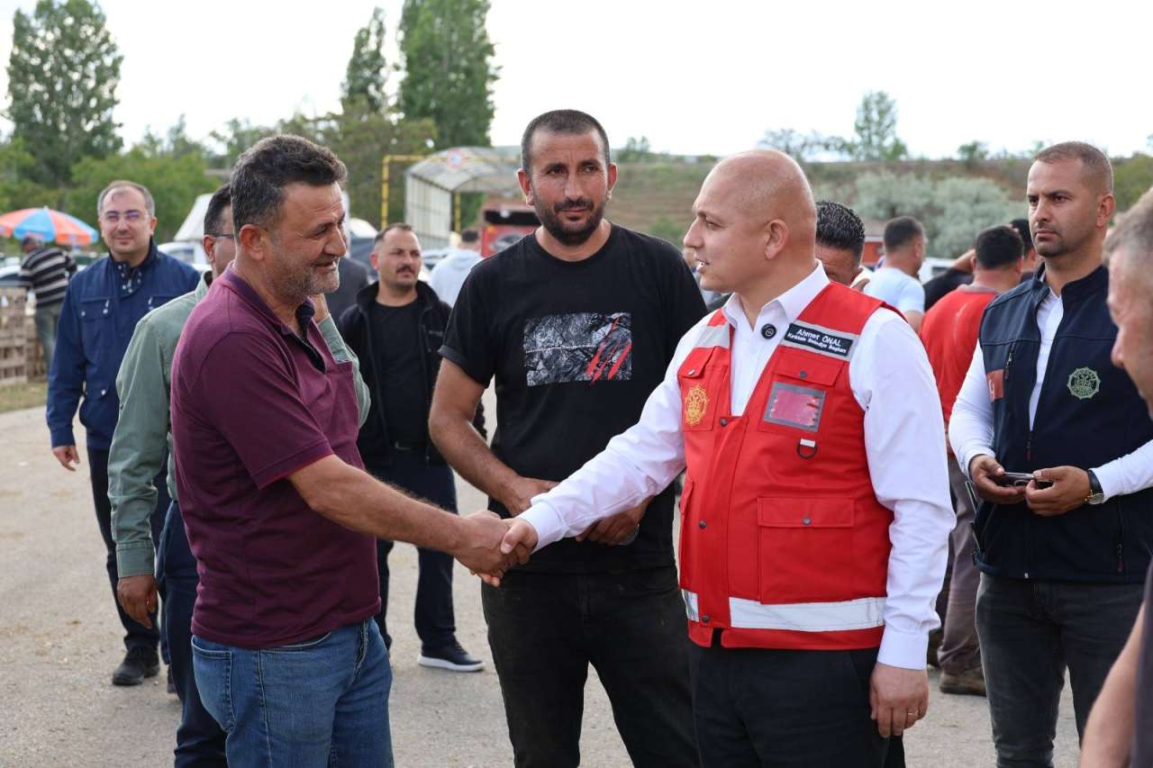 belediye-baskani-ahmet-onal-kurban-pazari-ziyareti-2