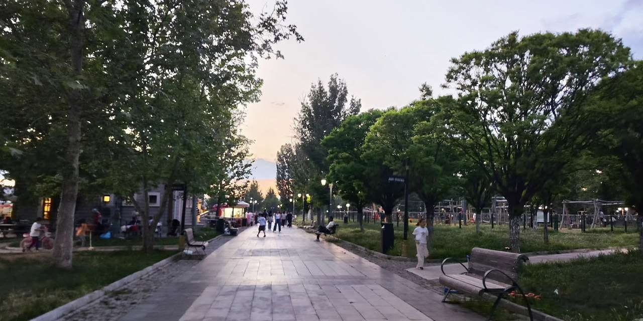 kirikkalede-parklara-akin-eden-vatandaslar