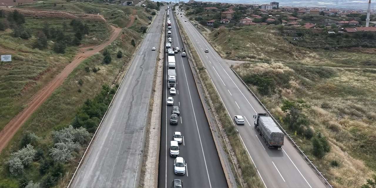 d200-karayolu-trafik-kazasi-arac-kuyrugu1